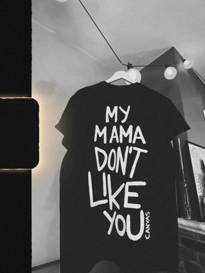MAMA KNOWS Tshirt